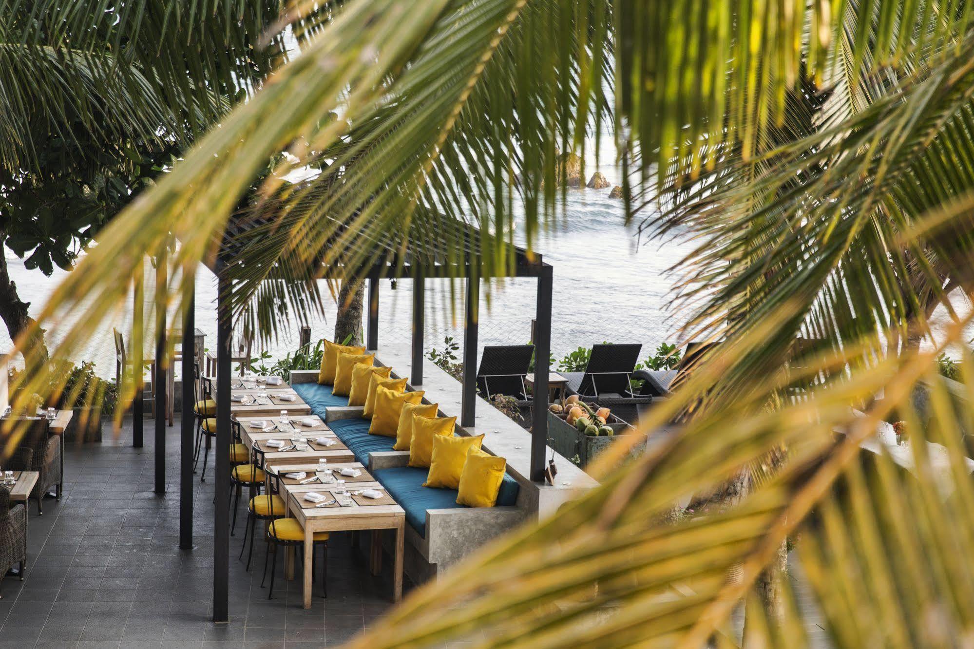 Owl And The Pussycat Hotel & Restaurant Unawatuna Buitenkant foto